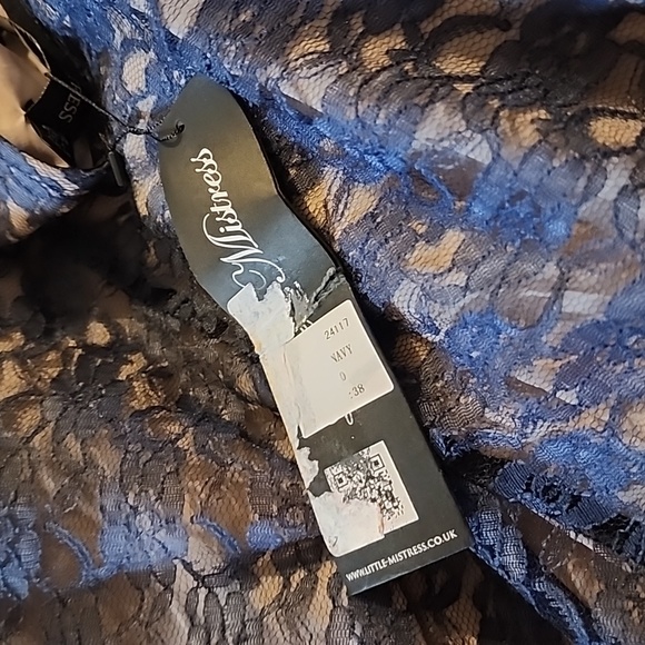 Fun vintage inspired lined lace dress.  Size 6. NEW. - Picture 7 of 7